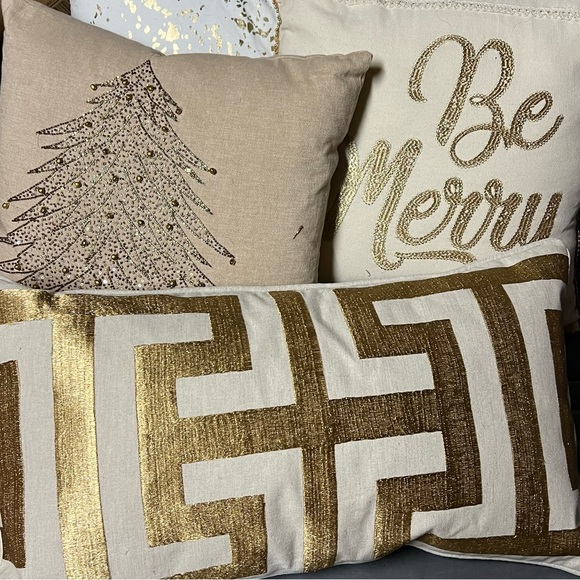 Pillow bundle -Gold accents
Bundle of 4 - Picture 5 of 7